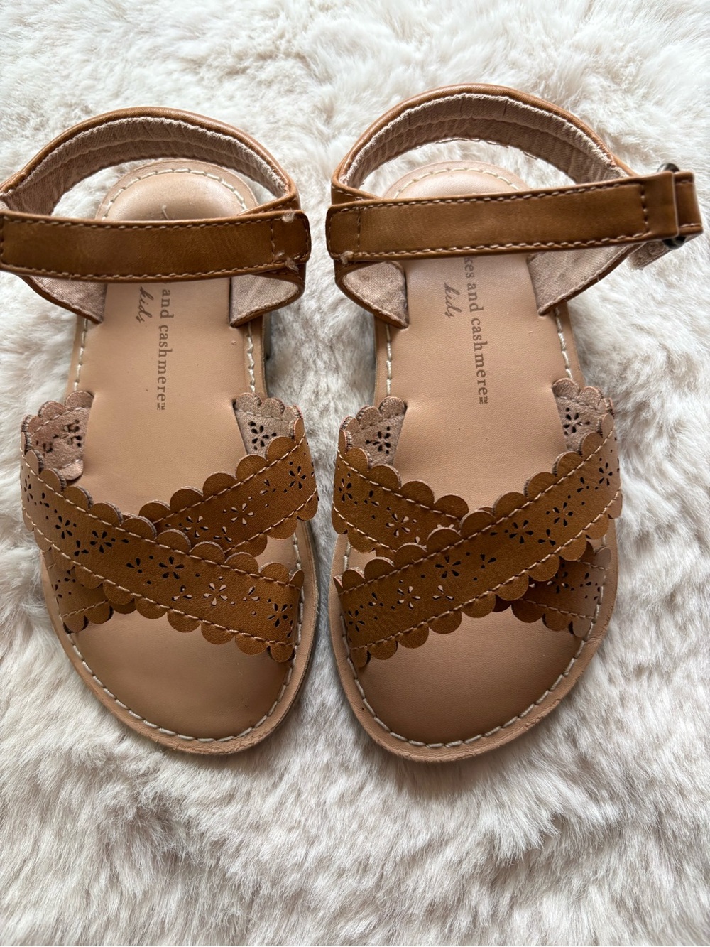 Cupcakes and Cashmere Kids Sandals size 7